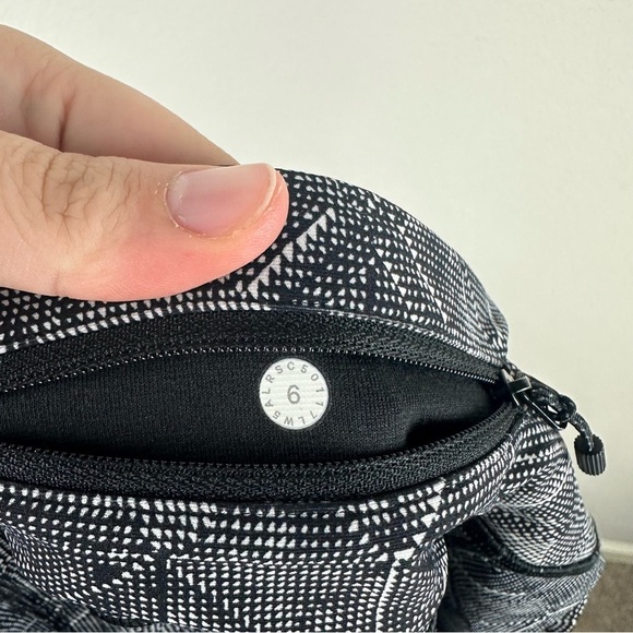 Lululemon Black White Formation Alpine Tight Stuff Athletic Athleisure Tights 6 - Picture 7 of 7